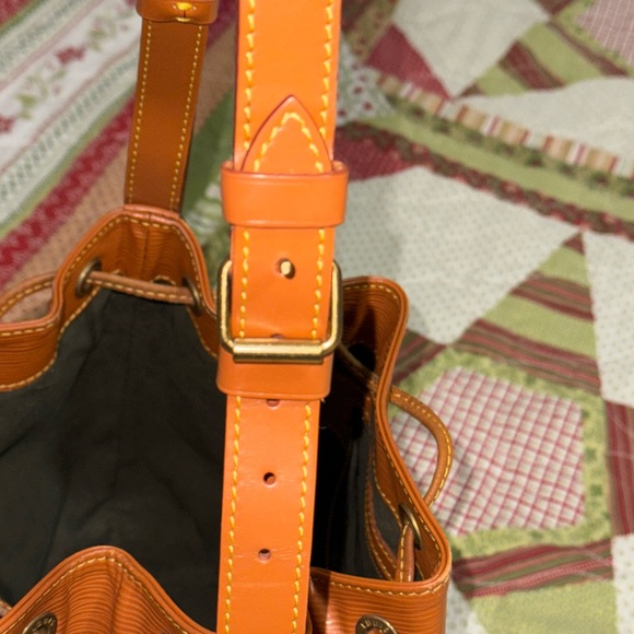Louis Vuitton bucket bag in excellent shape - Picture 9 of 10